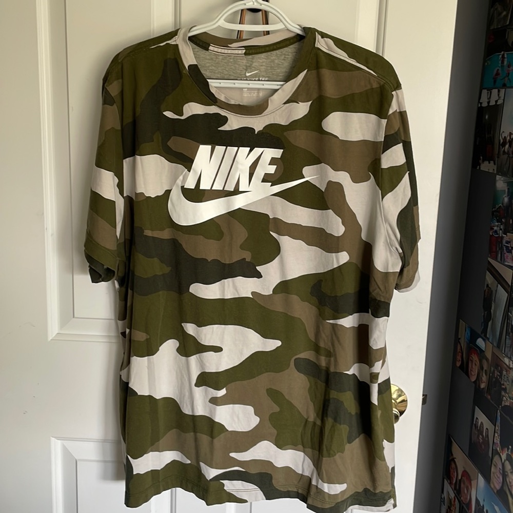 Mens camo Nike tee
